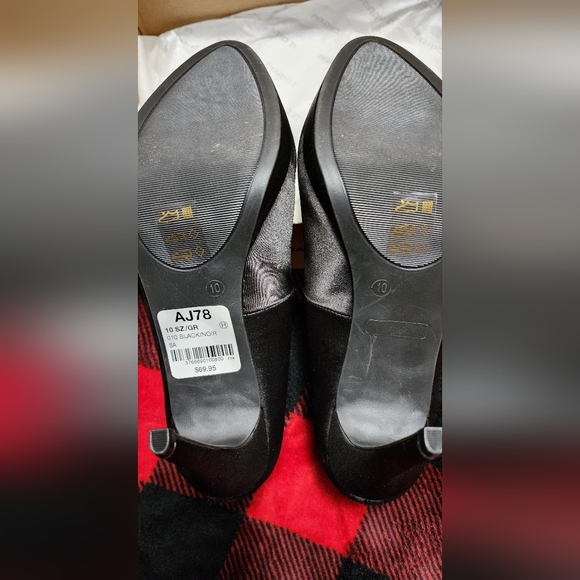 Le Chateau Heels - Picture 3 of 4